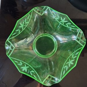 Elegant Vintage Uranium Green Glass Bowl